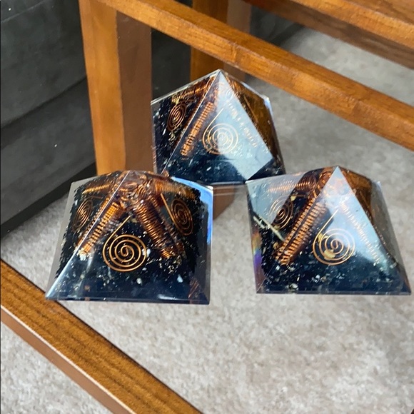 orgonite pyramid - Picture 3 of 3